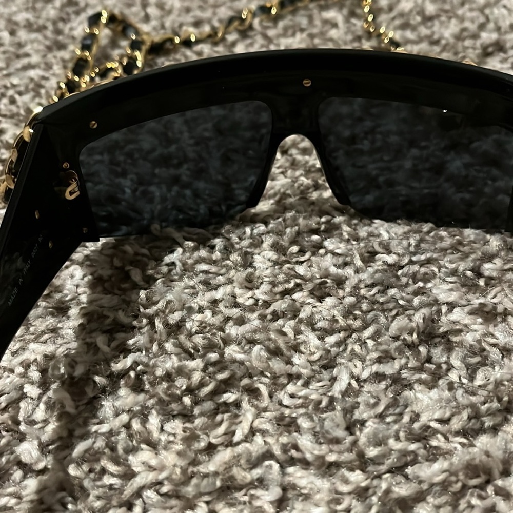Authentic vintage Chanel sunglasses with leather gold chain - Picture 10 of 12